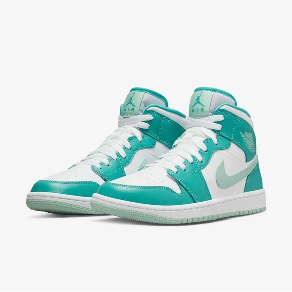 Nike Women Jordan 1 Mid Washed - Picture 2 of 5